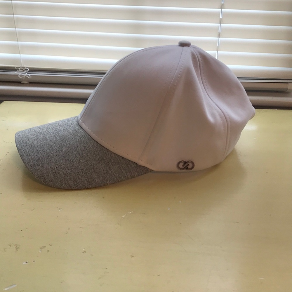 White/grey workout hat